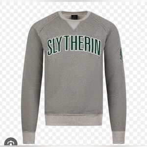 WIZARDING WORLD OF HARRY POTTER "SLYTHERIN"  GREY SWEATSHIRT. SIZE MEDIUM .